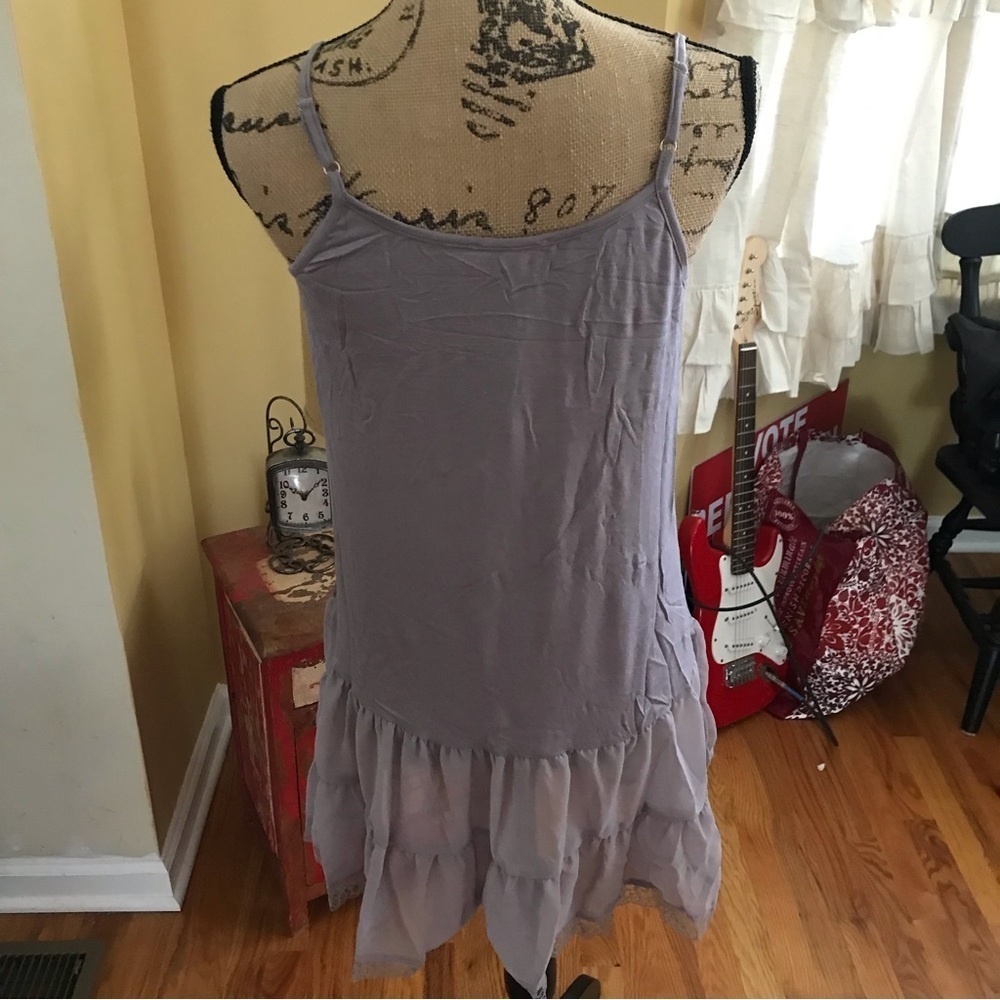 ▪️Easel Ruffled Bottom Tank - Picture 4 of 10